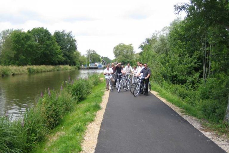 travaux d'amenagement d'un veloroute le long du canal des vosges