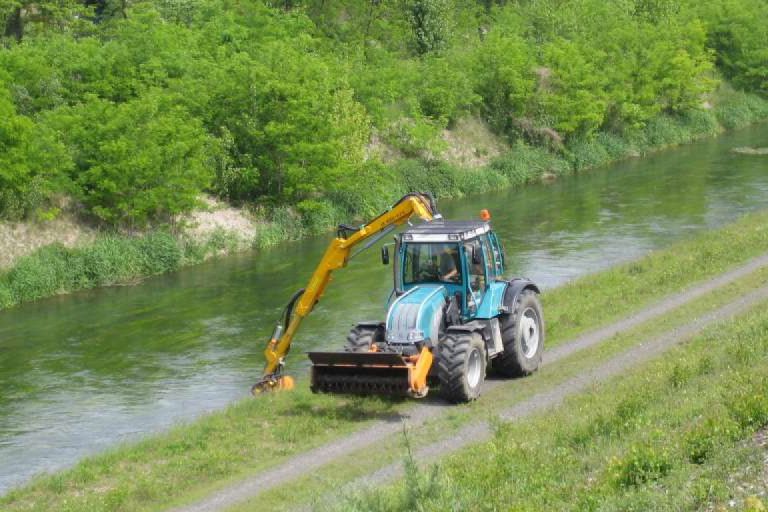 Travaux d'entretien des espaces attenant au Rhin dans les biefs de Gerstheim et Strasbourg.